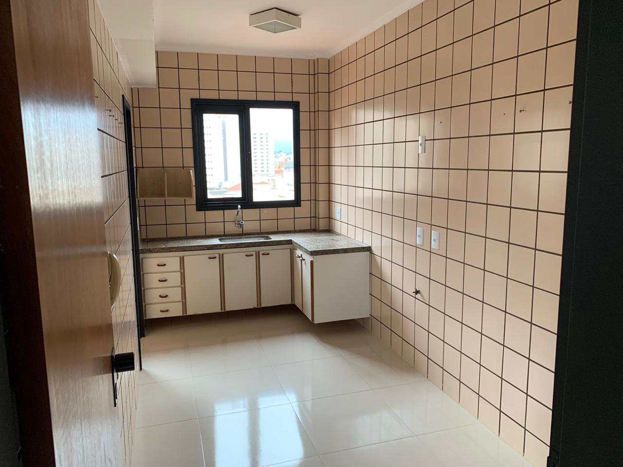 Apartamento à venda com 3 quartos, 130m² - Foto 4