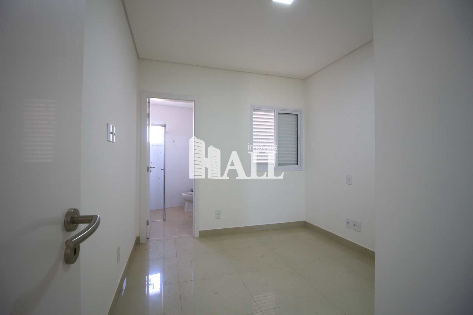 Apartamento à venda com 3 quartos, 135m² - Foto 3