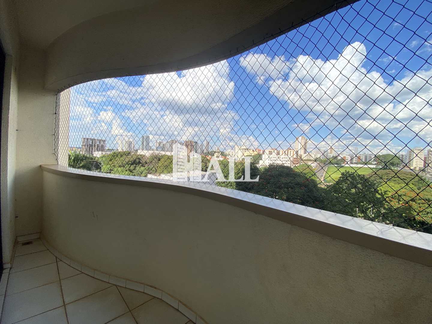 Apartamento à venda com 2 quartos, 77m² - Foto 1