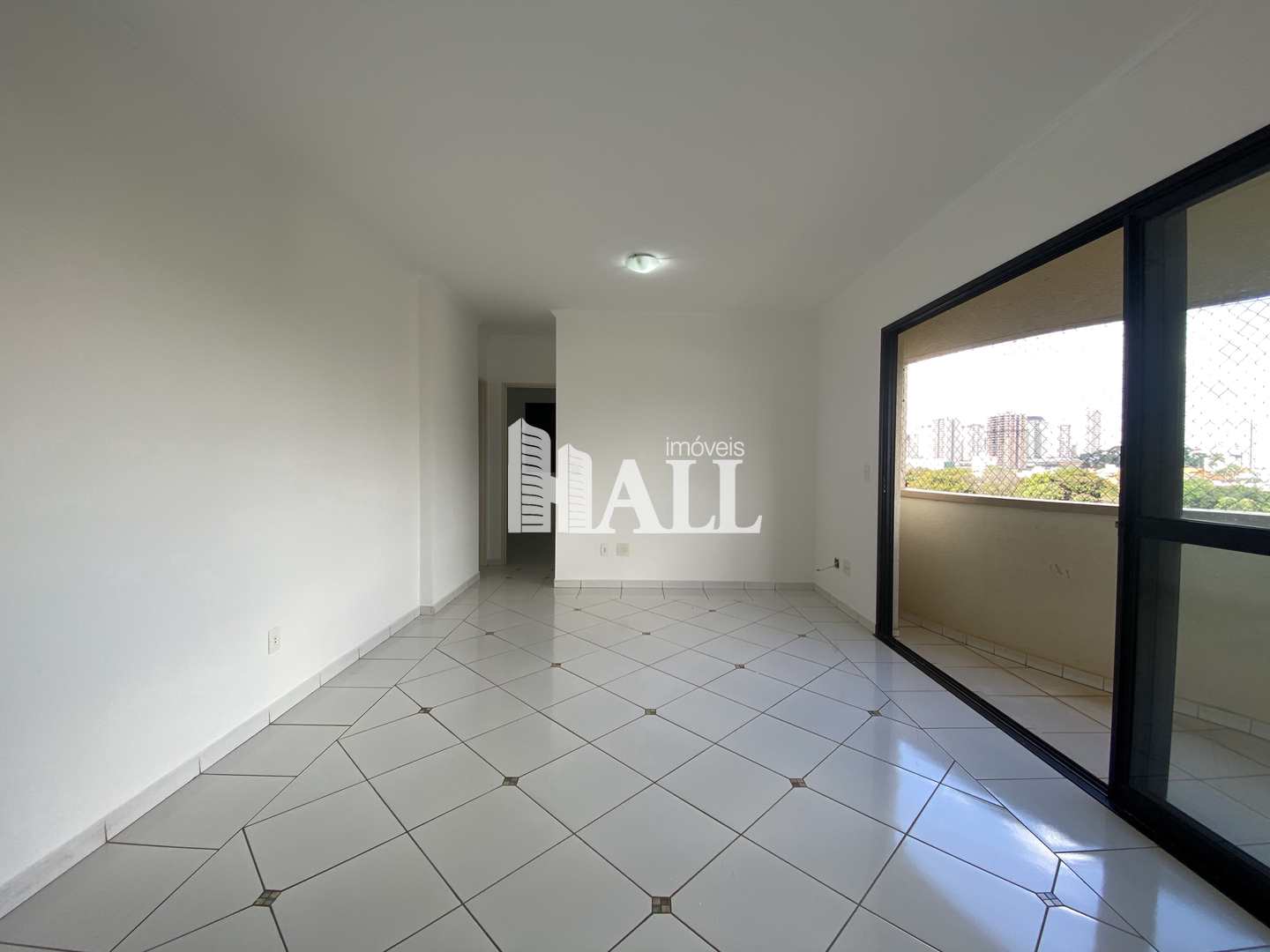 Apartamento à venda com 2 quartos, 77m² - Foto 2