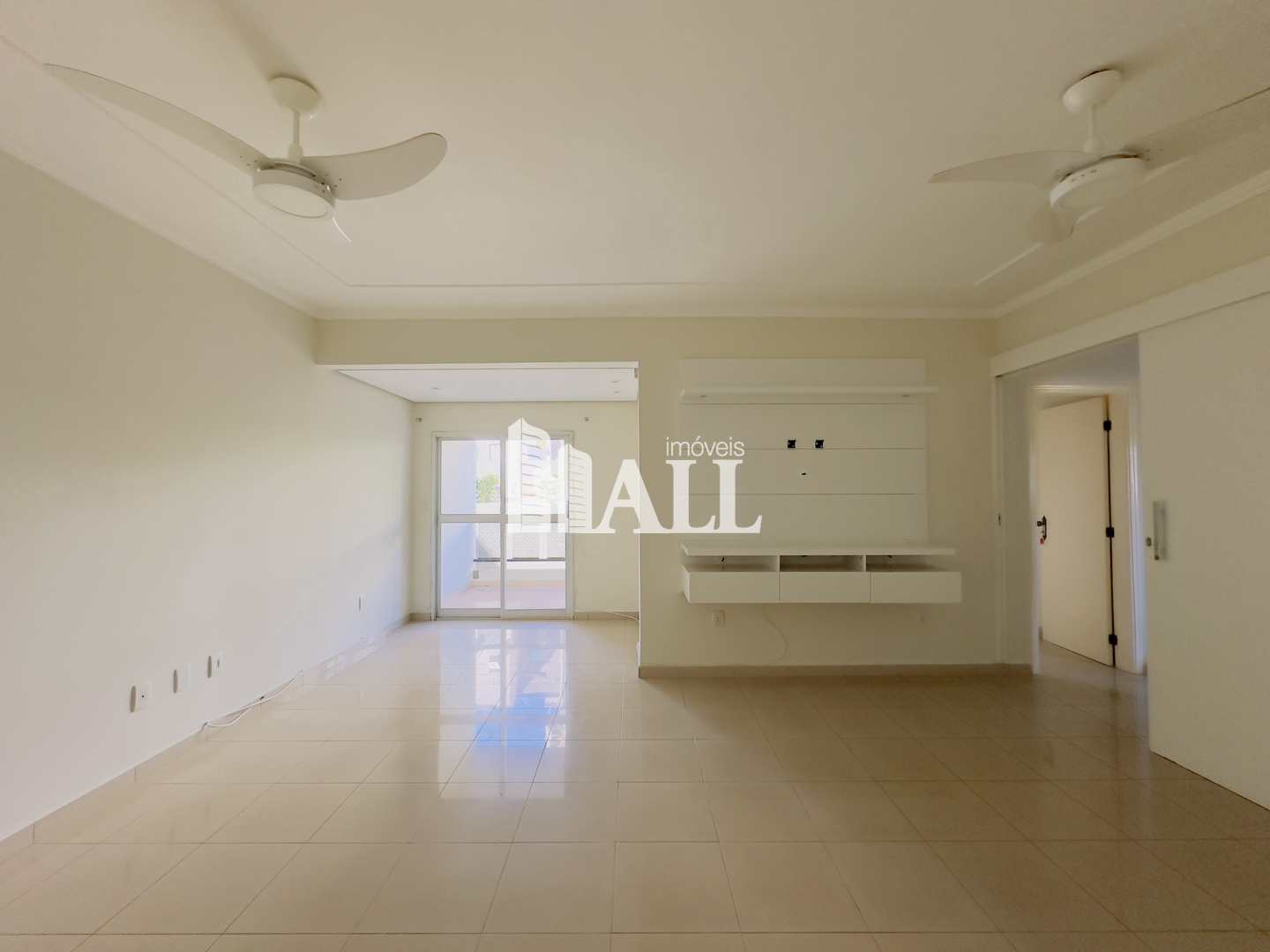 Apartamento à venda com 3 quartos, 105m² - Foto 1