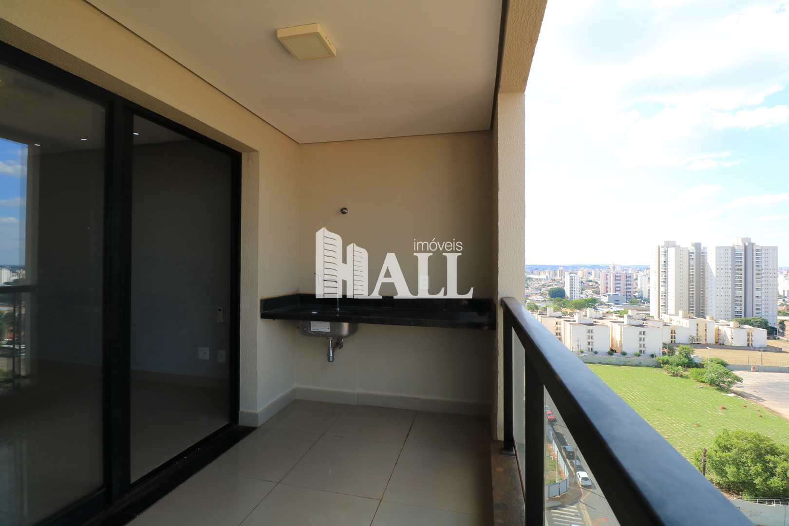 Apartamento à venda com 2 quartos, 70m² - Foto 3