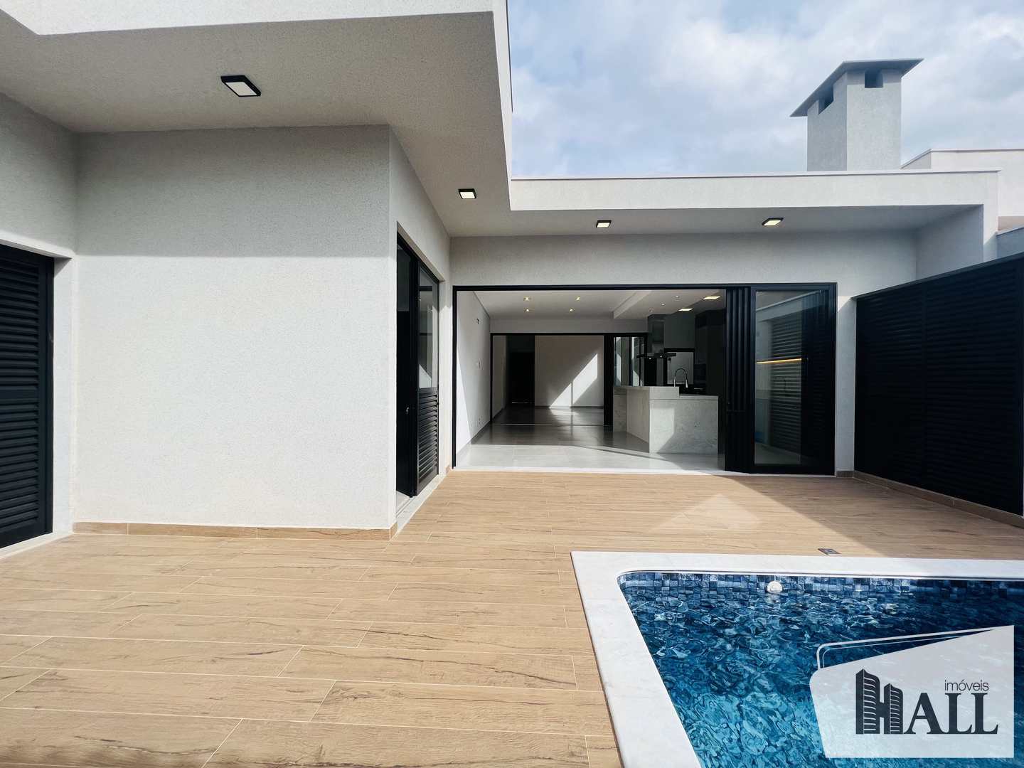 Casa de Condomínio à venda com 3 quartos, 246m² - Foto 2