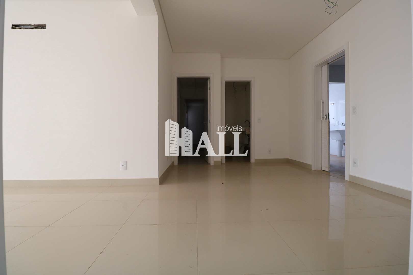 Apartamento à venda com 3 quartos, 135m² - Foto 2