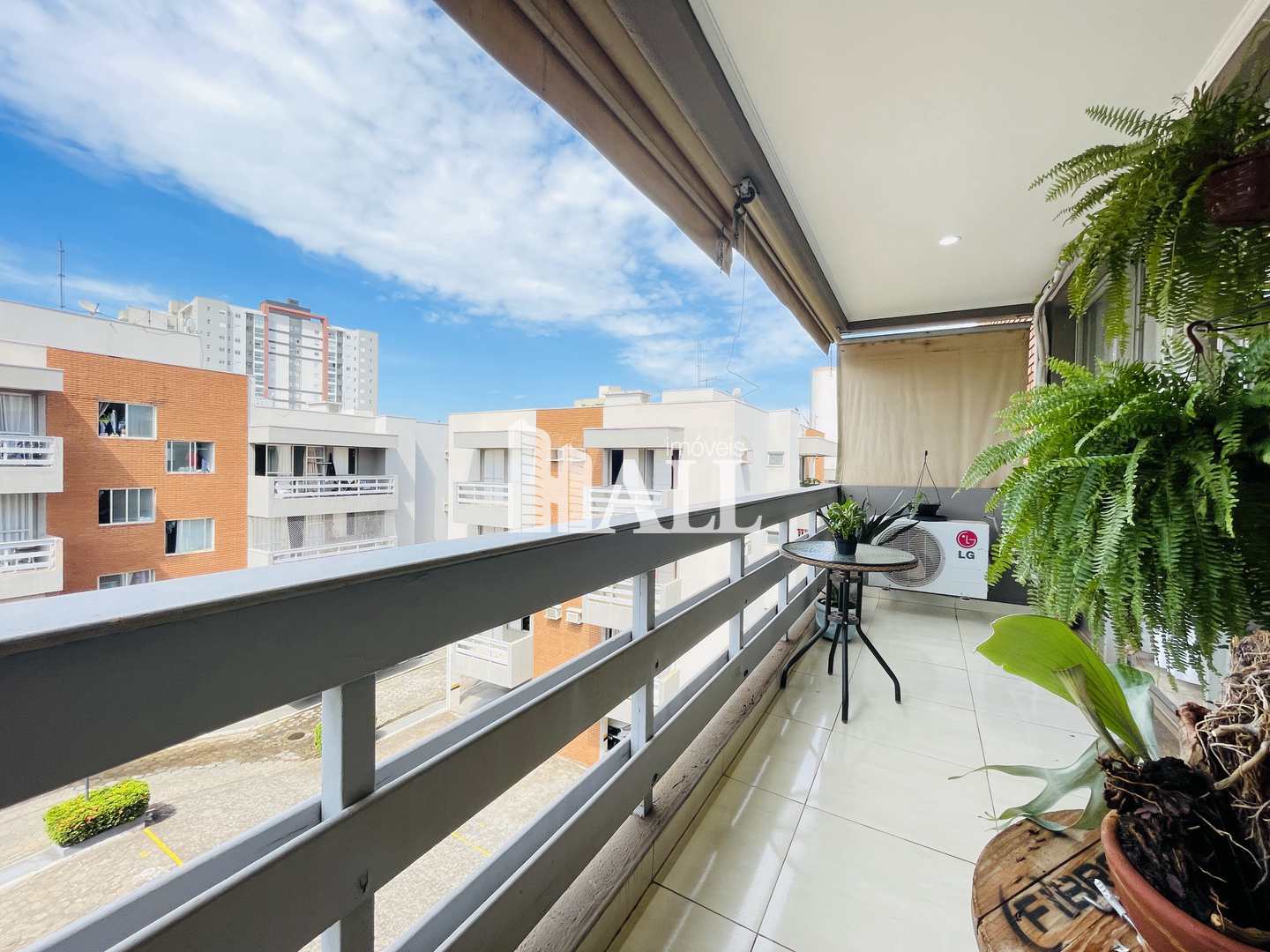 Apartamento à venda com 3 quartos, 100m² - Foto 1