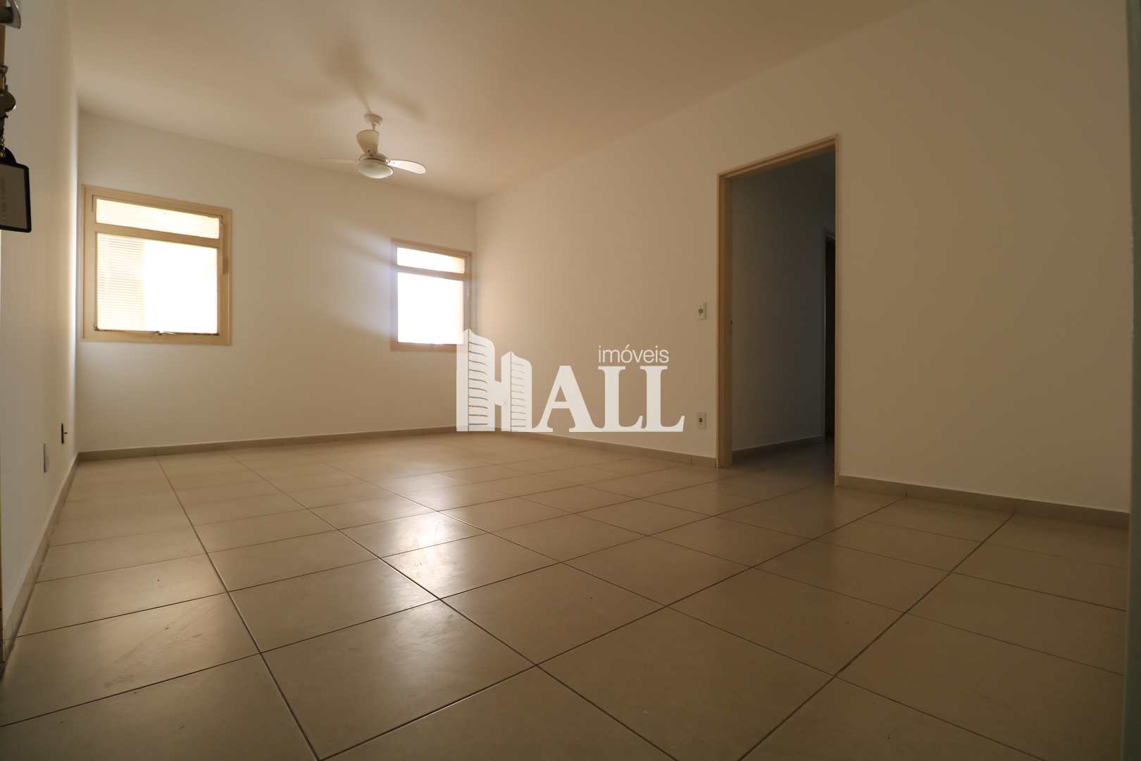 Apartamento à venda com 3 quartos, 131m² - Foto 1