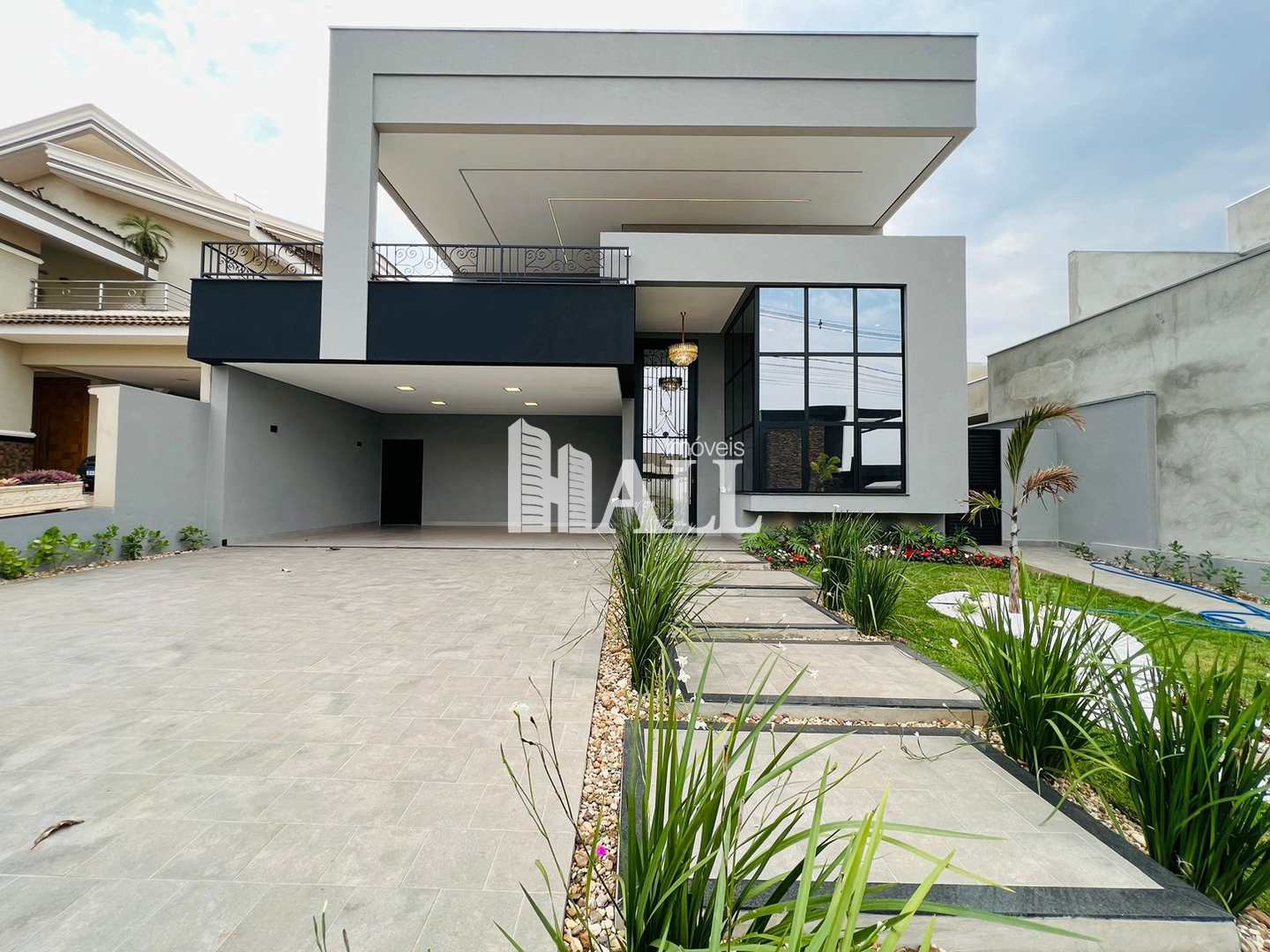 Casa de Condomínio à venda com 3 quartos, 300m² - Foto 1