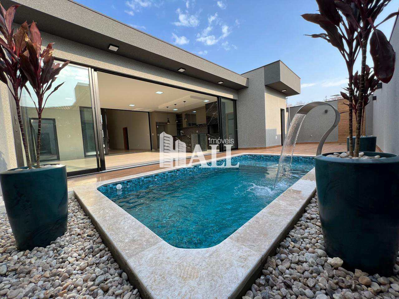 Casa de Condomínio à venda com 3 quartos, 246m² - Foto 1