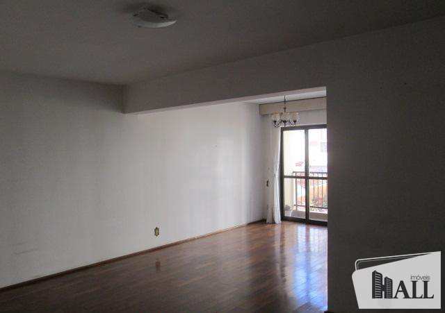 Apartamento à venda com 3 quartos, 145m² - Foto 2