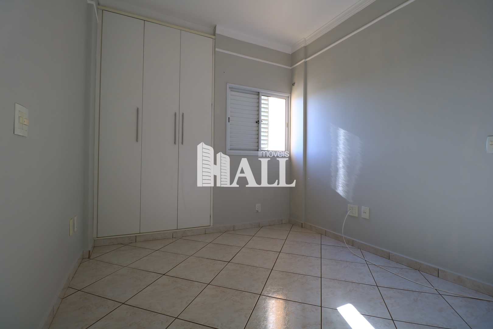 Apartamento à venda com 3 quartos, 100m² - Foto 2