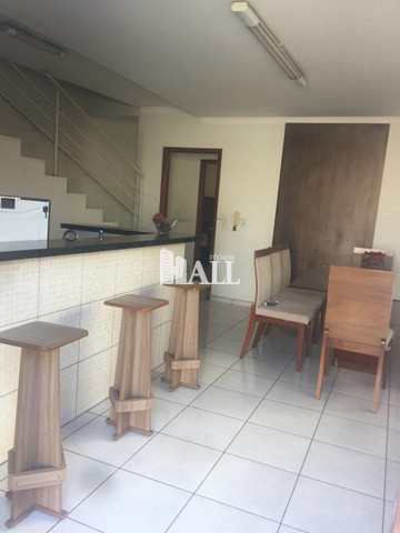 Casa à venda com 3 quartos, 198m² - Foto 1