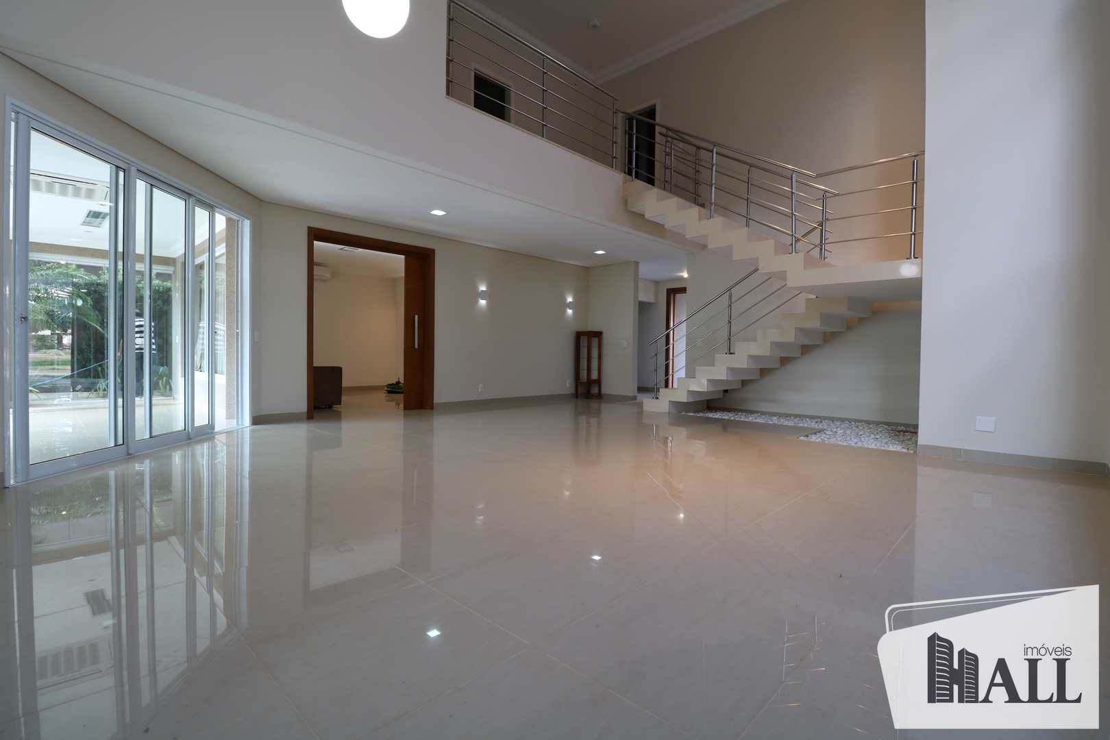 Casa de Condomínio à venda com 4 quartos, 375m² - Foto 1