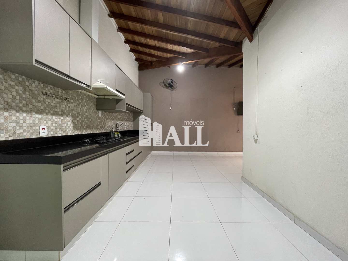 Casa à venda com 4 quartos, 200m² - Foto 4