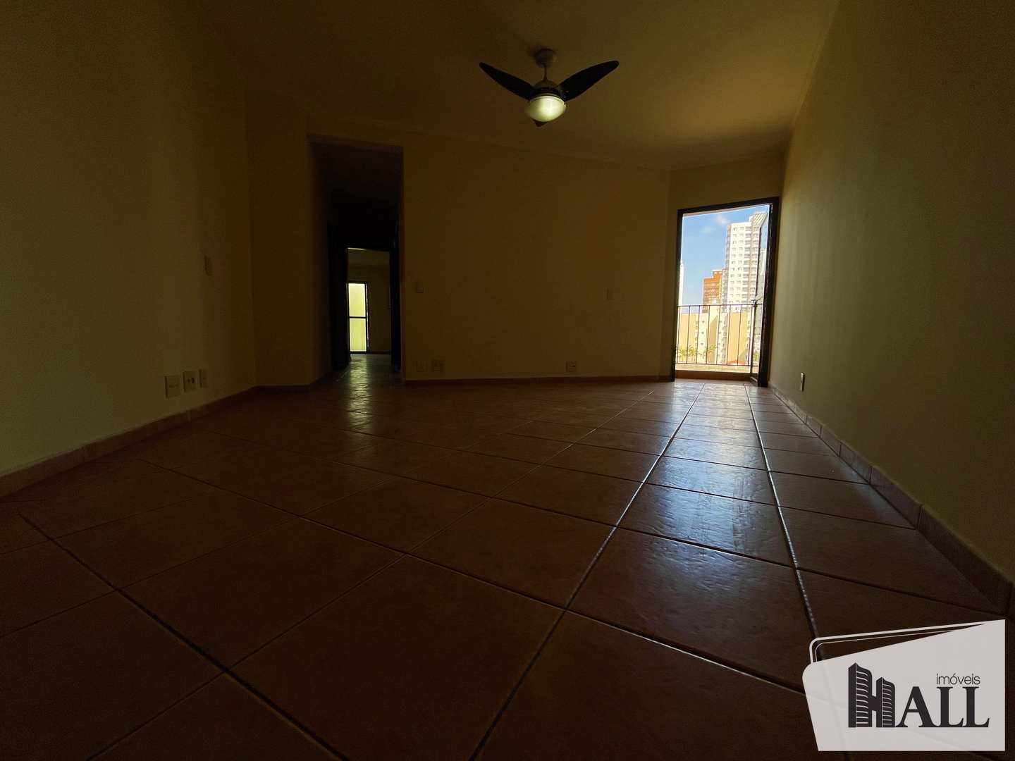 Apartamento à venda com 3 quartos, 98m² - Foto 1