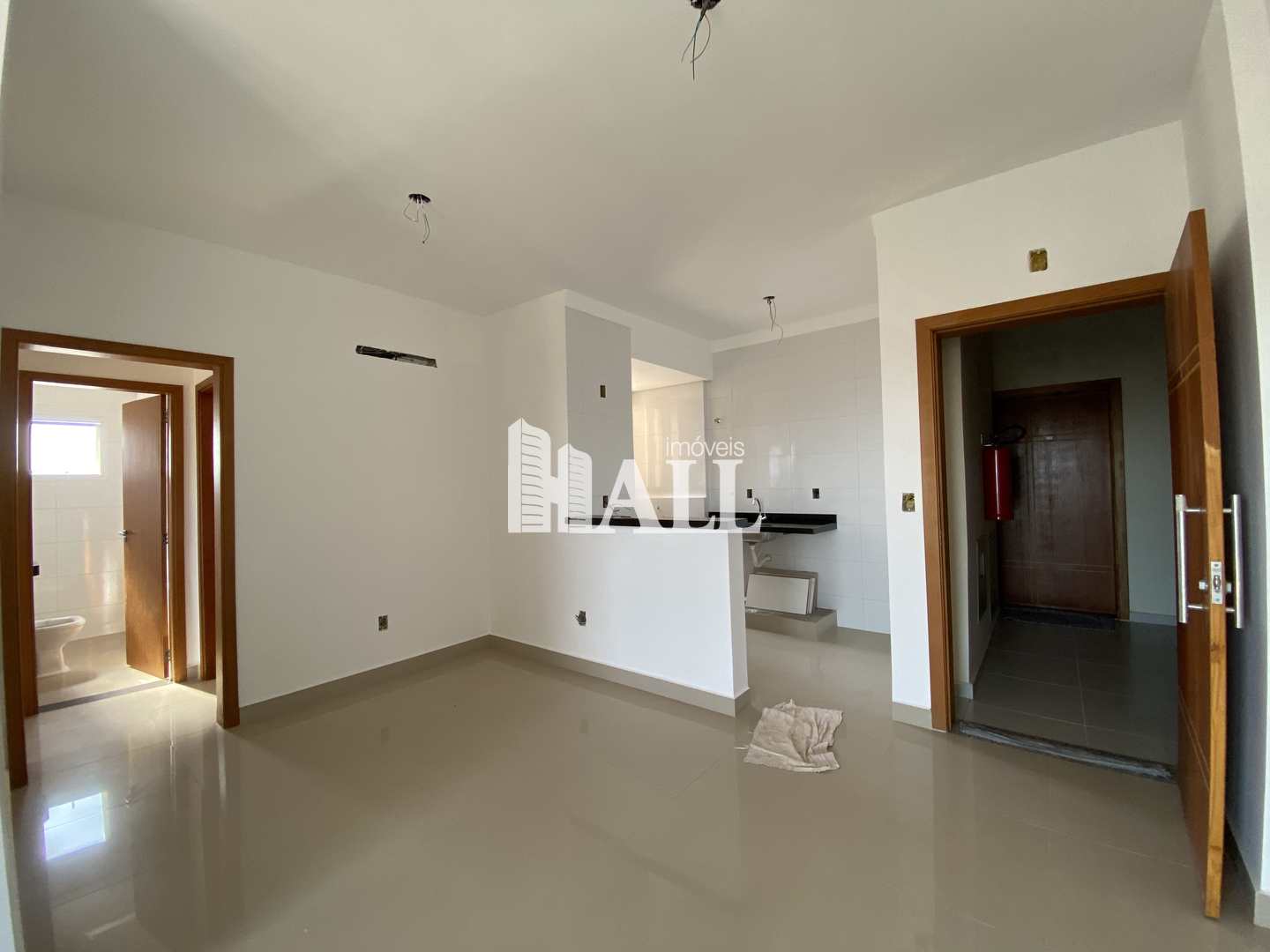 Apartamento à venda com 2 quartos, 70m² - Foto 2