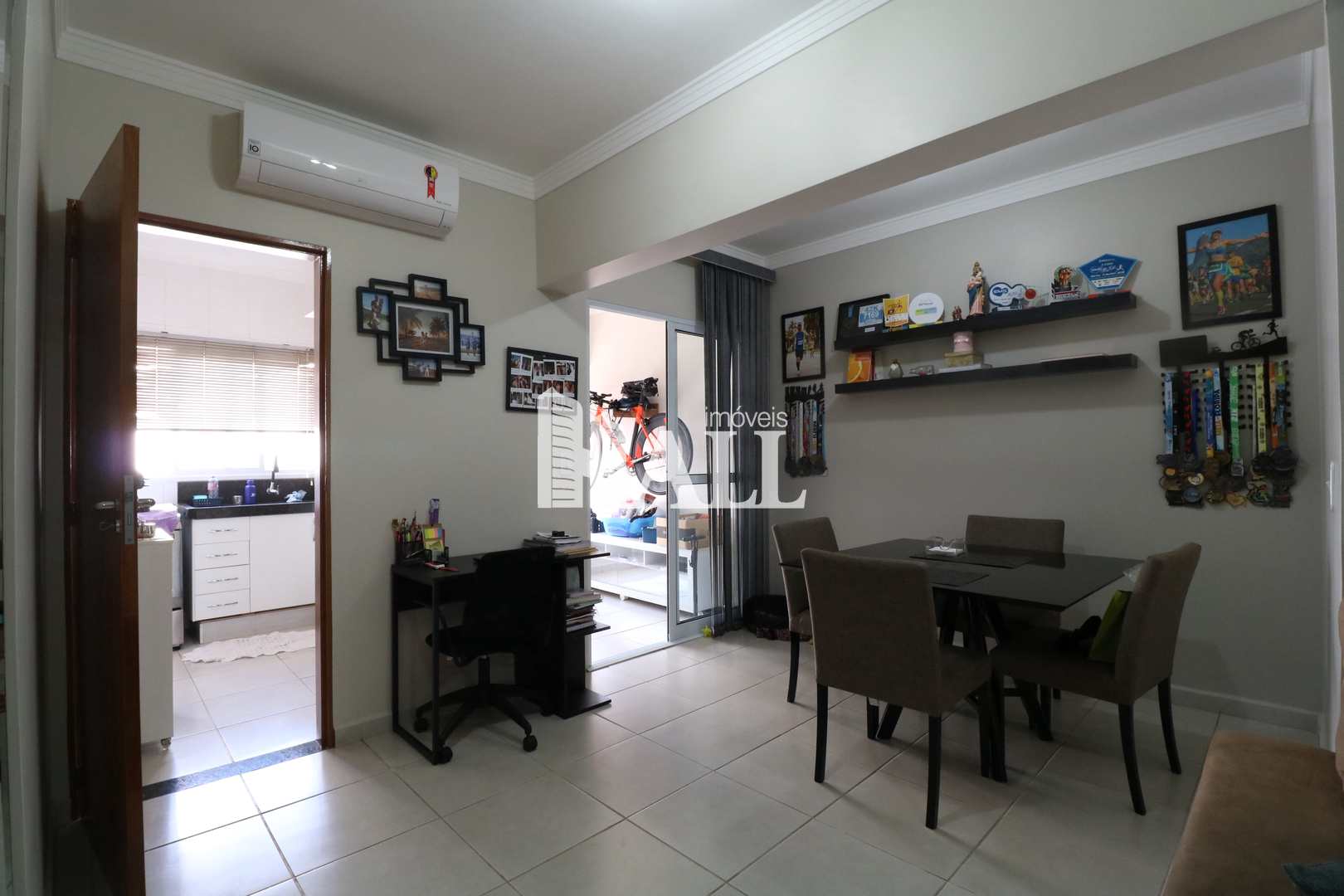 Apartamento à venda com 2 quartos, 70m² - Foto 2