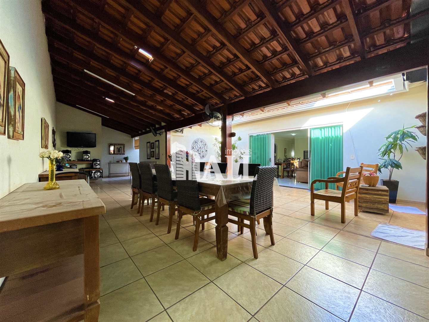 Casa de Condomínio à venda com 3 quartos, 250m² - Foto 1