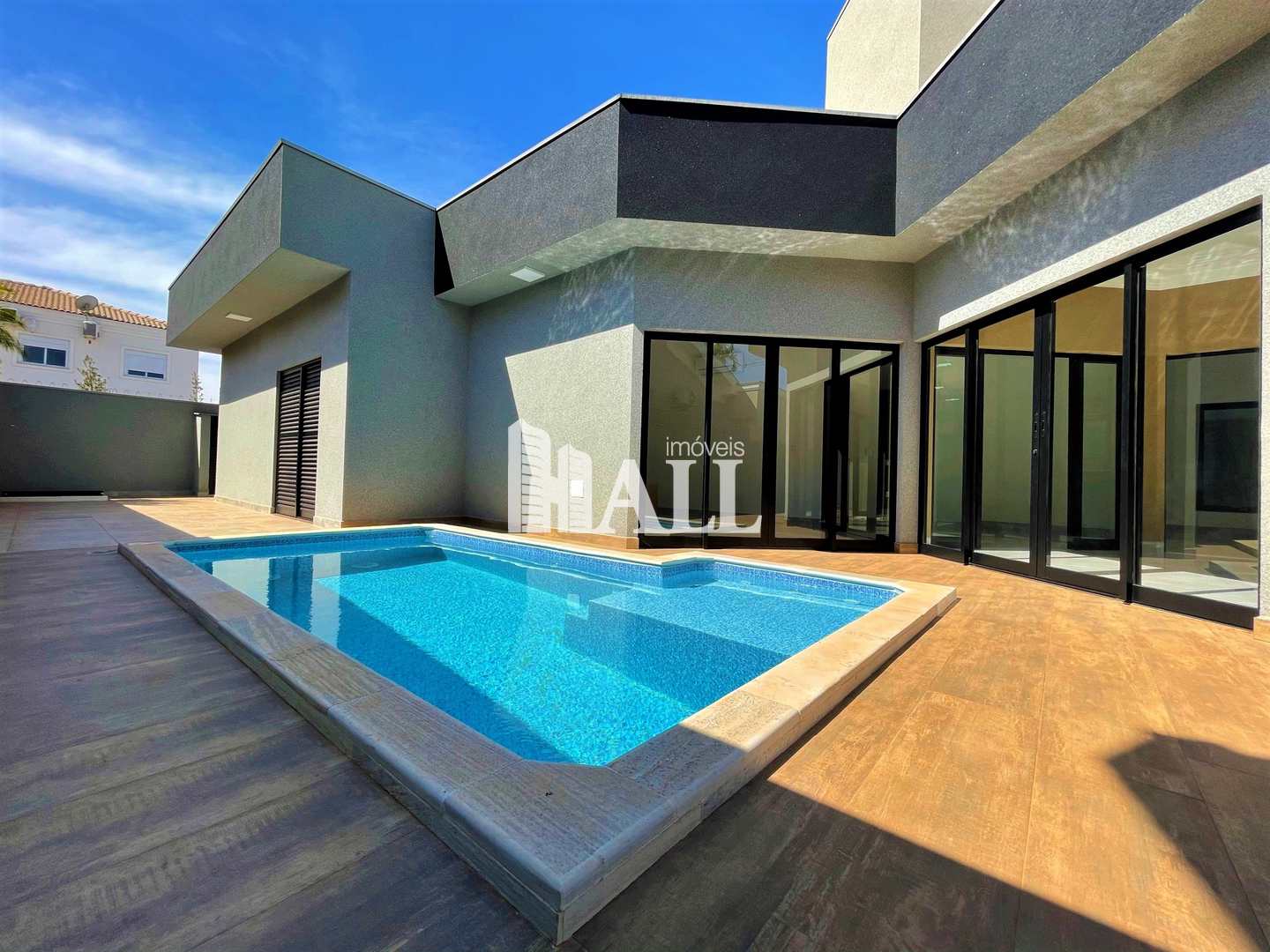 Casa de Condomínio à venda com 4 quartos, 260m² - Foto 1