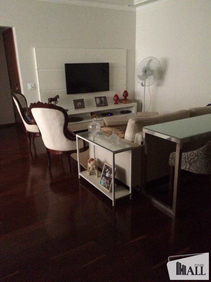 Apartamento à venda com 3 quartos, 133m² - Foto 1