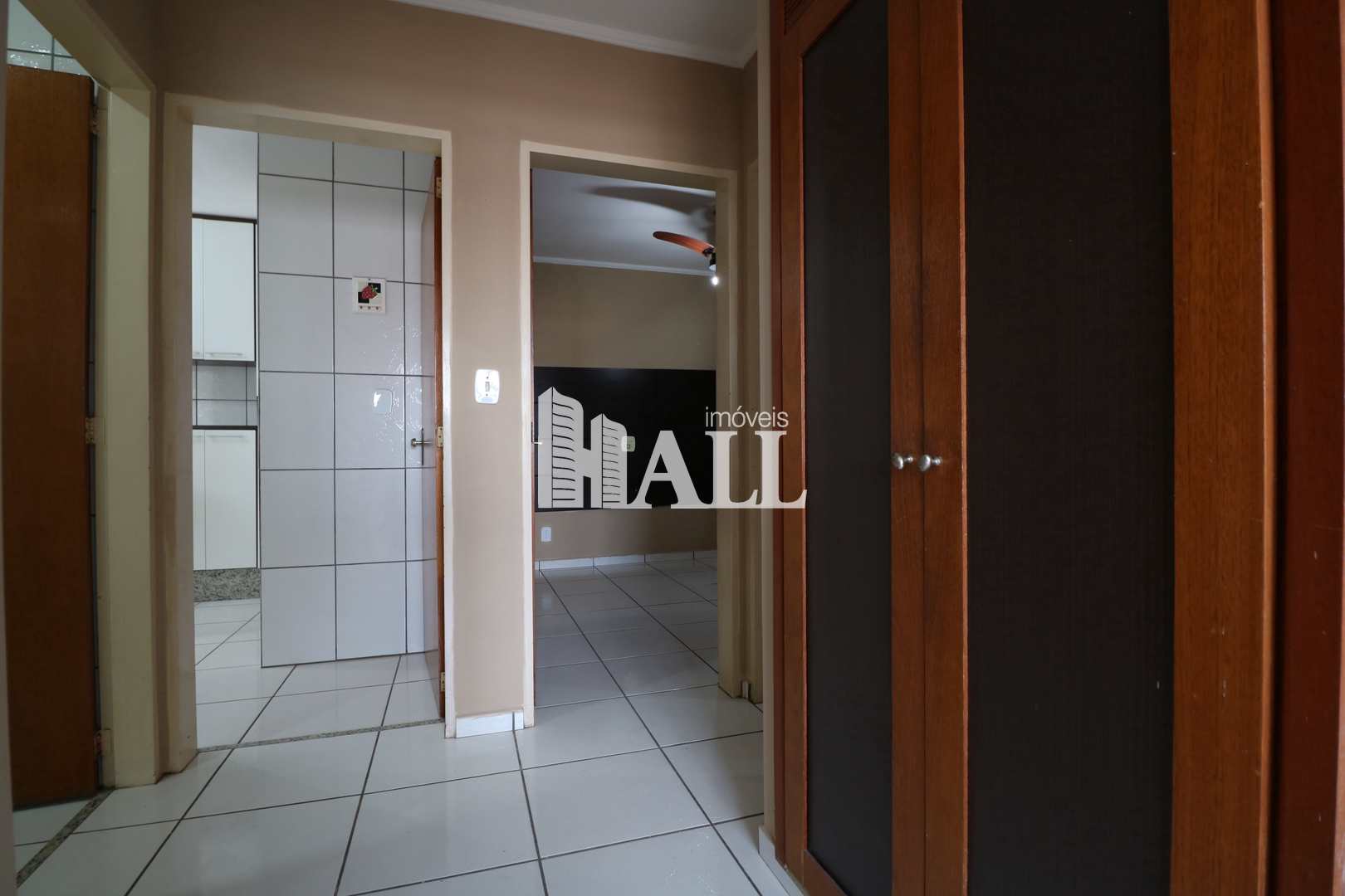 Apartamento à venda com 3 quartos, 75m² - Foto 4