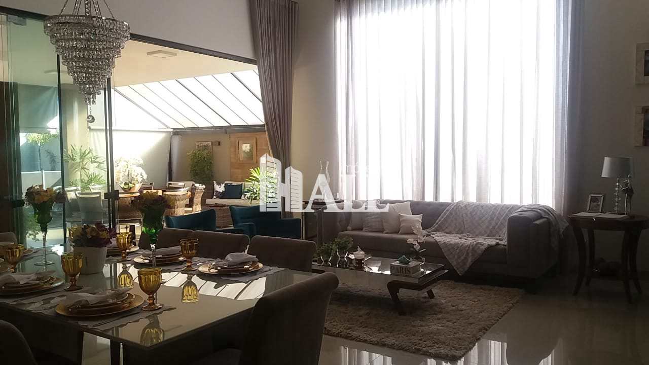 Casa de Condomínio à venda com 4 quartos, 260m² - Foto 1