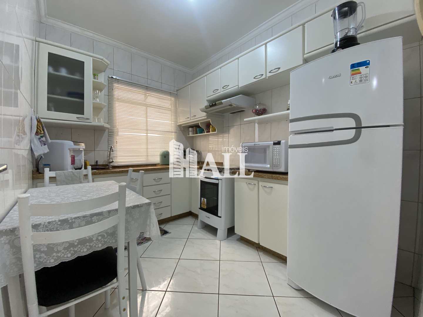 Apartamento à venda com 2 quartos, 70m² - Foto 2