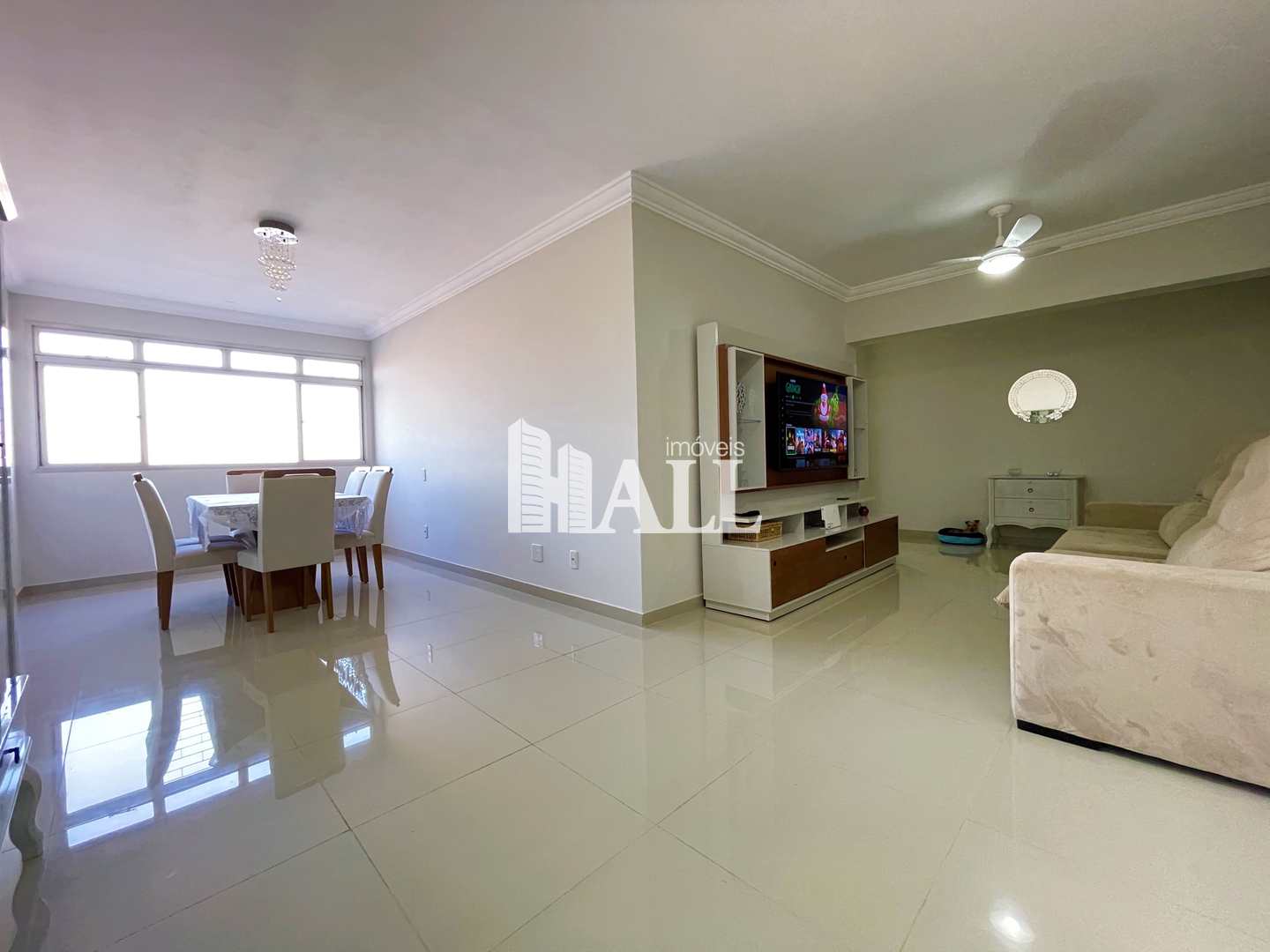 Apartamento à venda com 3 quartos, 130m² - Foto 1