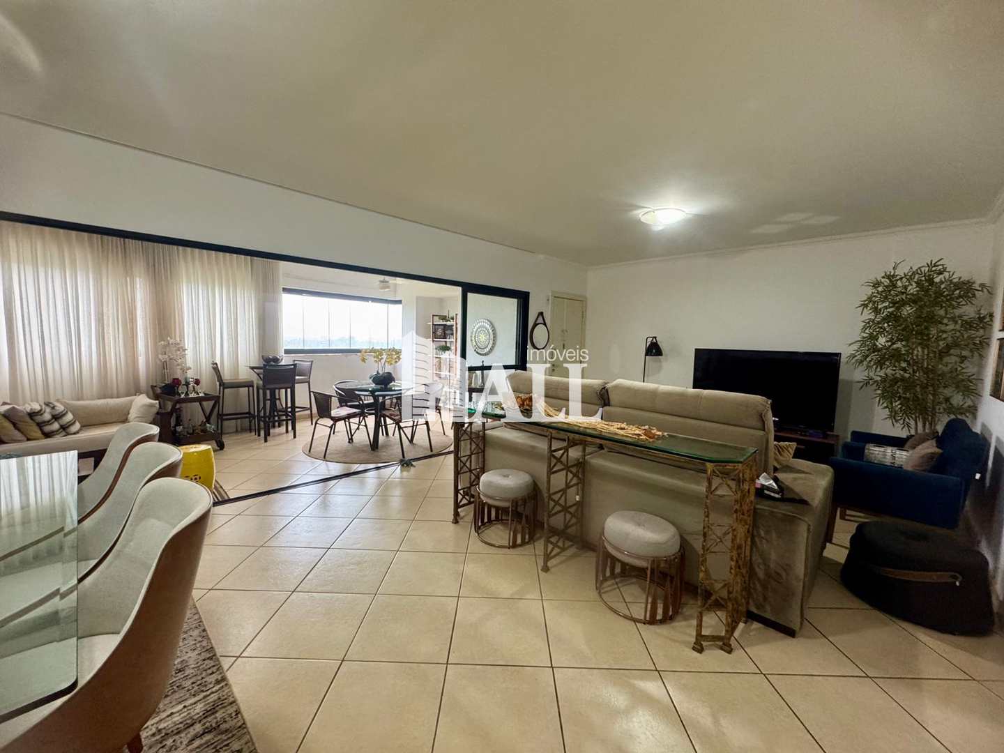 Apartamento à venda com 3 quartos, 158m² - Foto 3