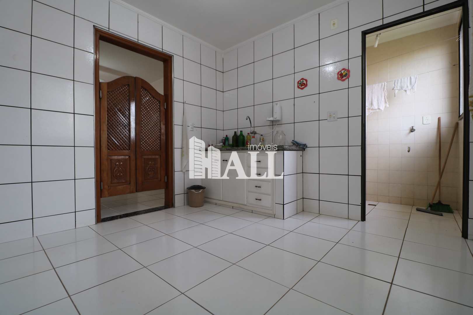 Apartamento à venda com 2 quartos, 65m² - Foto 2