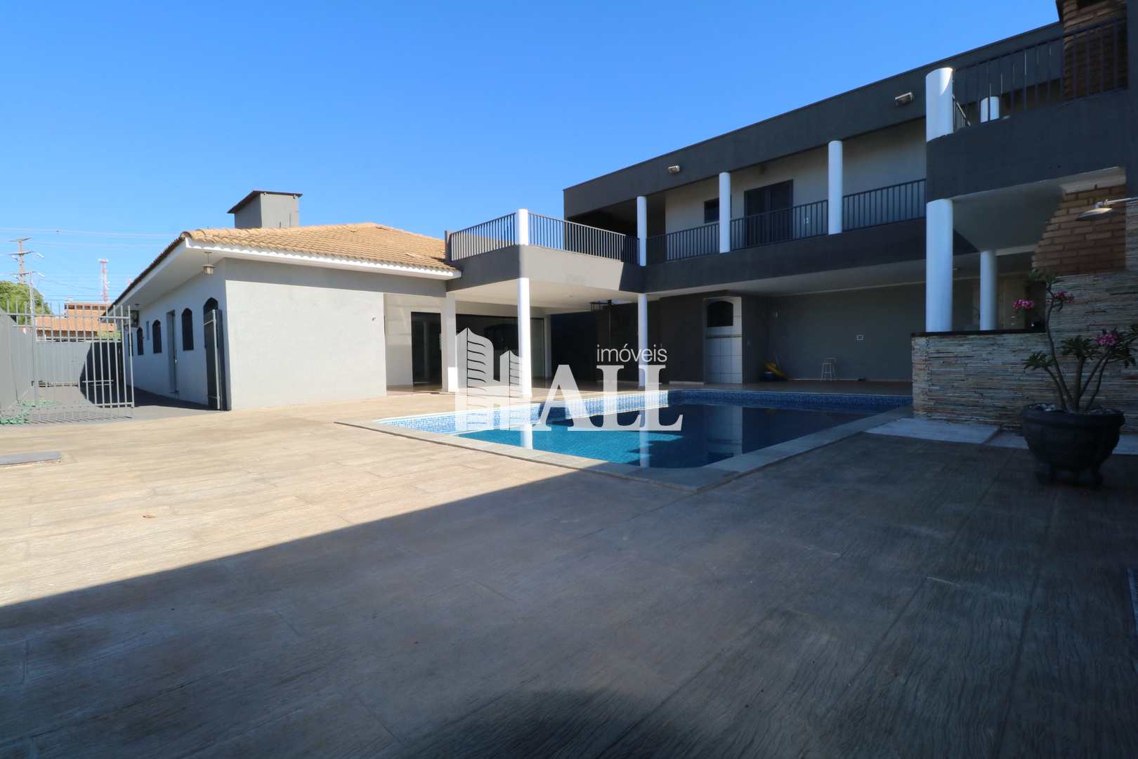 Casa à venda com 5 quartos, 380m² - Foto 1