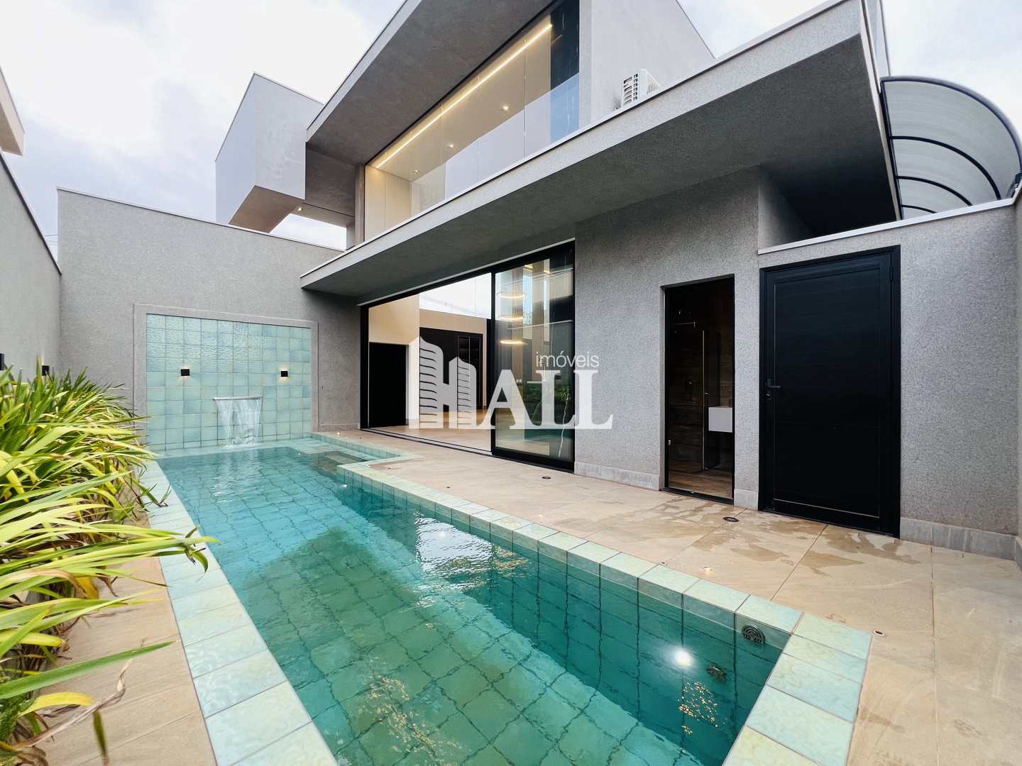 Casa de Condomínio à venda com 4 quartos, 273m² - Foto 1