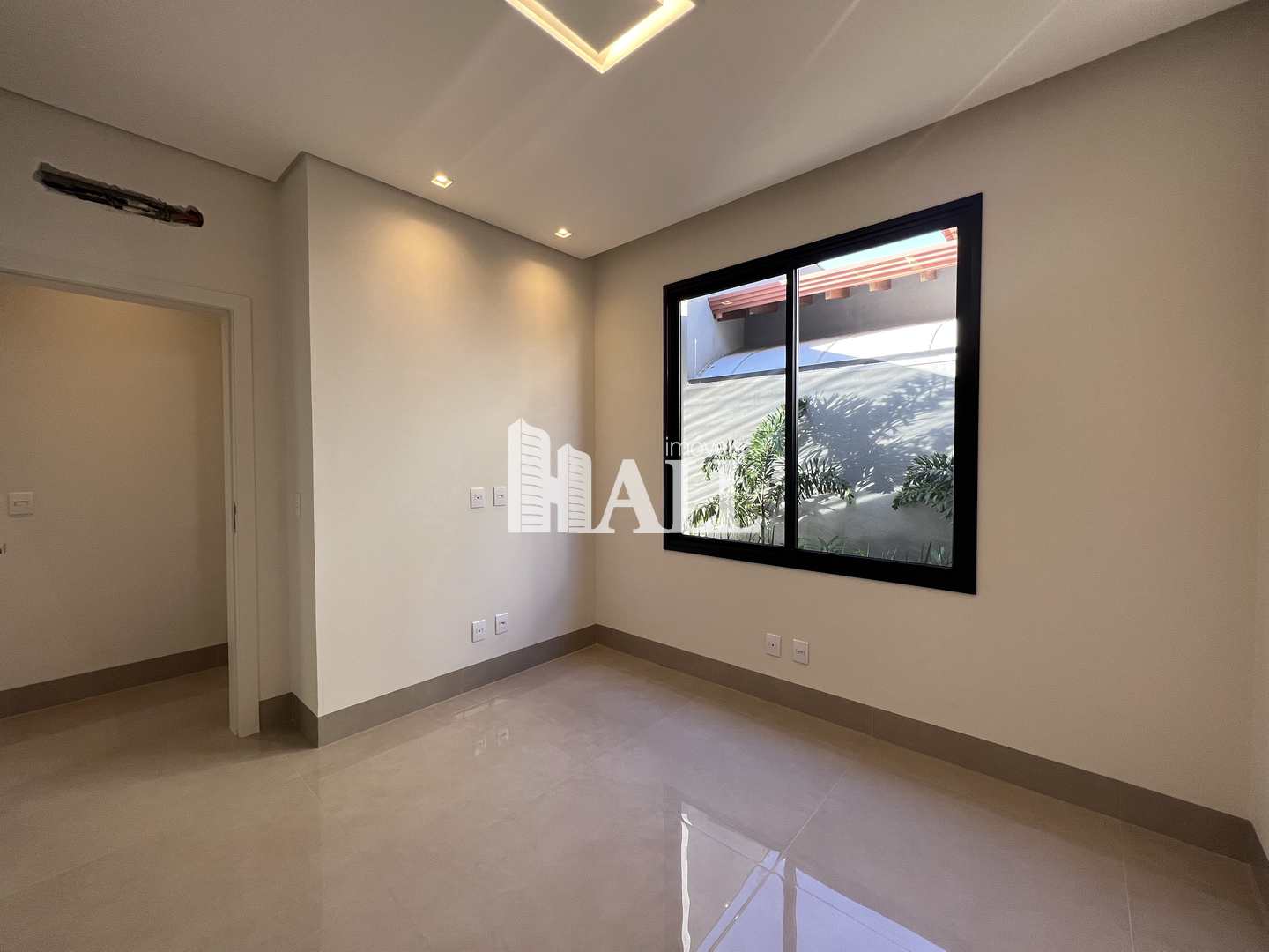 Casa de Condomínio à venda com 4 quartos, 300m² - Foto 4