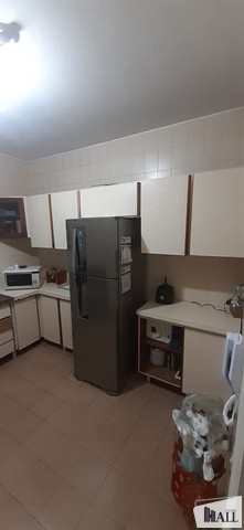 Apartamento à venda com 3 quartos, 80m² - Foto 2