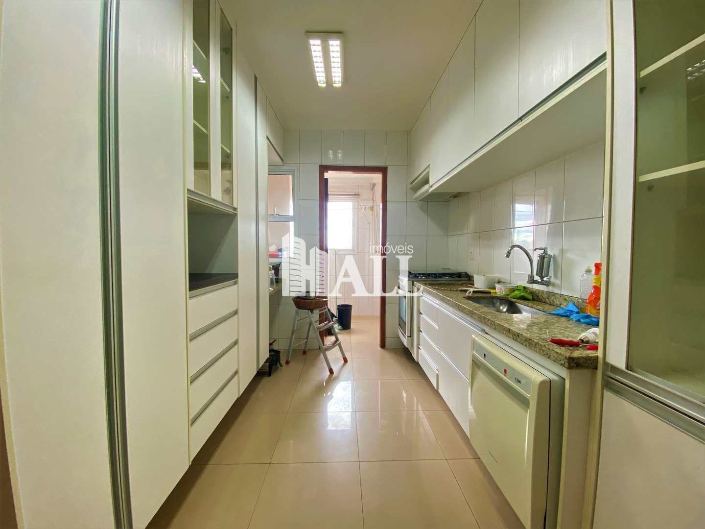 Apartamento à venda com 3 quartos, 96m² - Foto 3