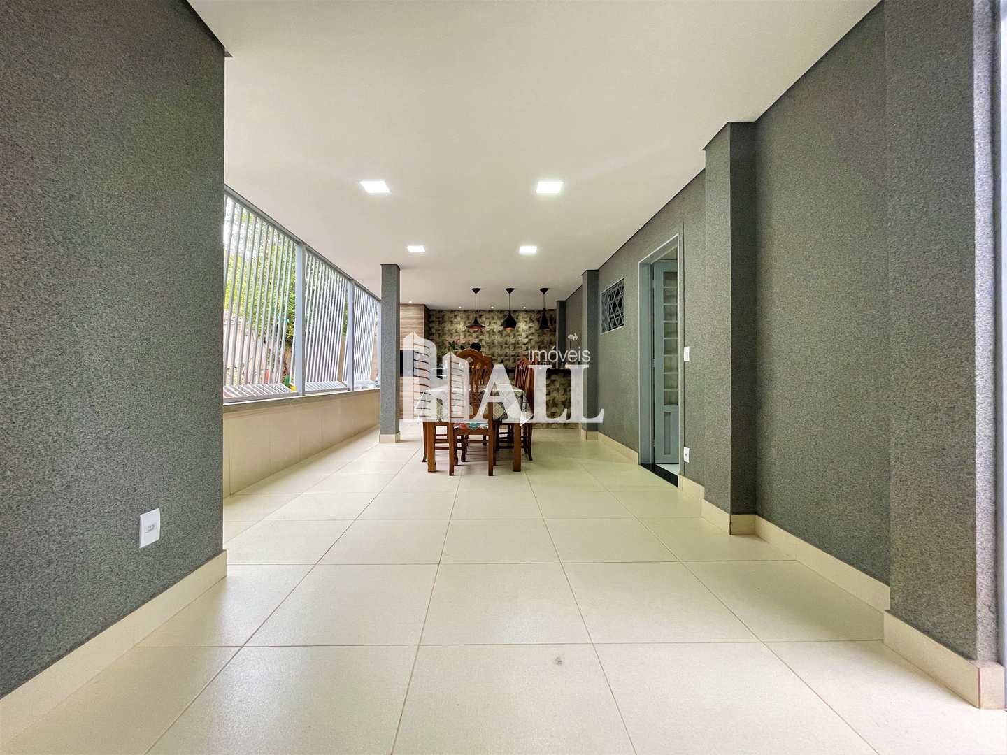 Casa à venda com 3 quartos, 200m² - Foto 1