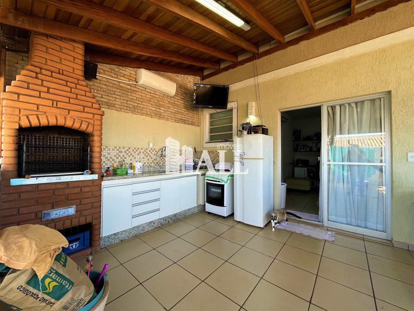 Apartamento à venda com 3 quartos, 140m² - Foto 1