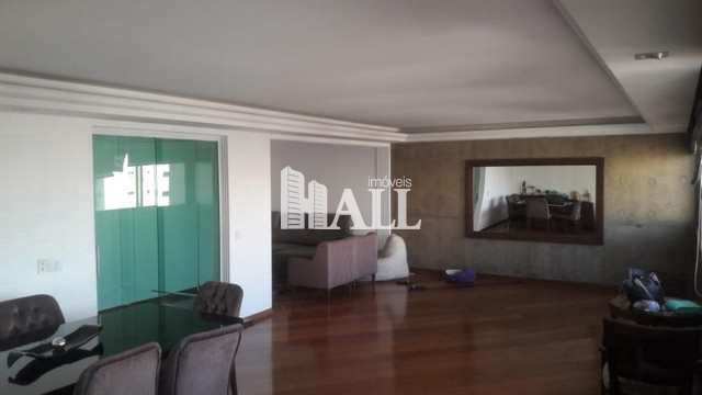 Apartamento à venda com 4 quartos, 200m² - Foto 1