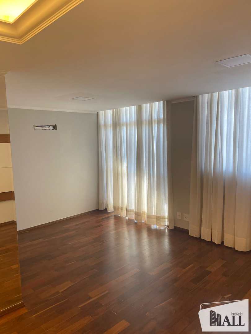 Apartamento à venda com 3 quartos, 135m² - Foto 2