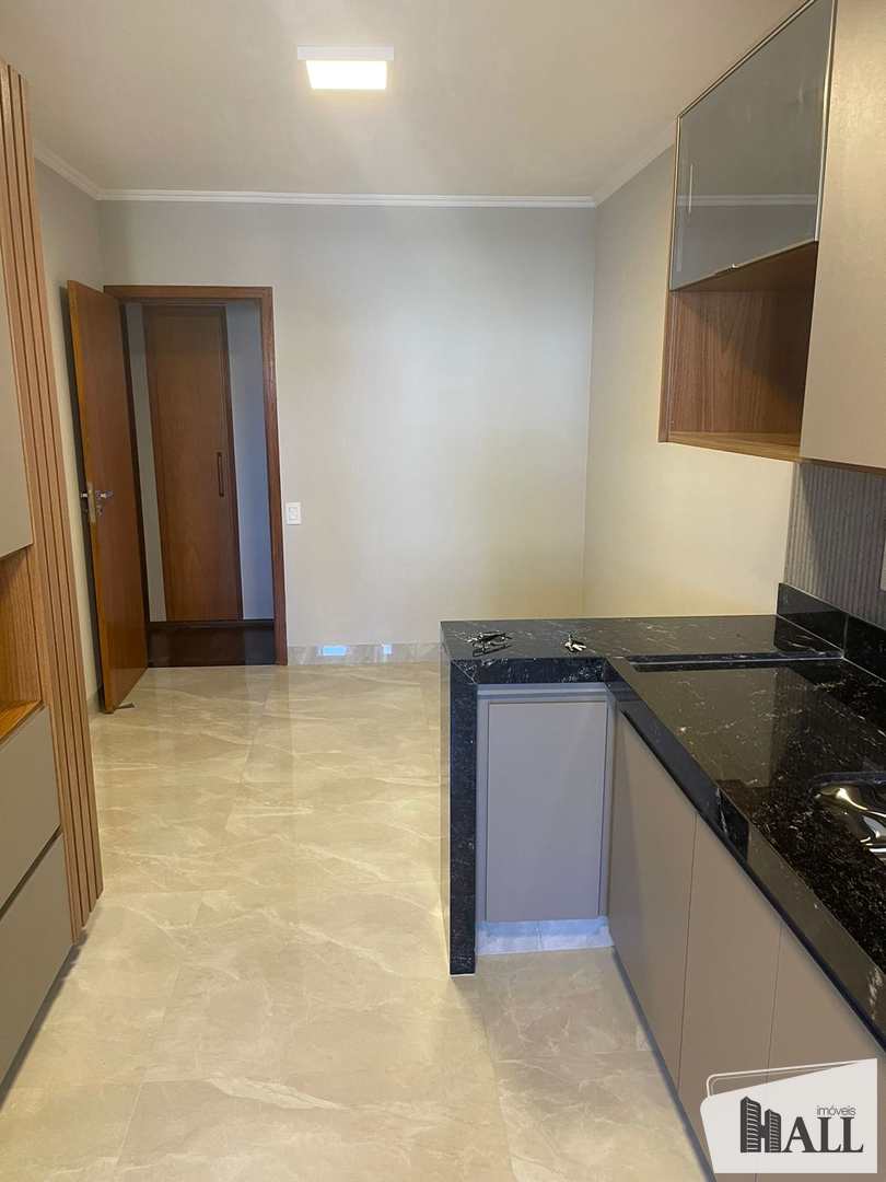 Apartamento à venda com 3 quartos, 135m² - Foto 4