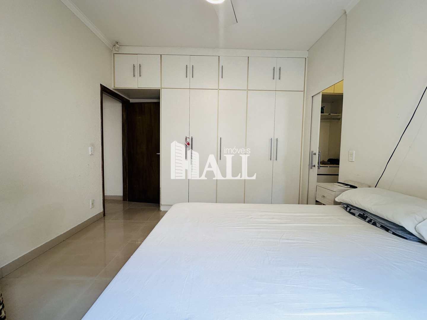 Casa à venda com 3 quartos, 240m² - Foto 11