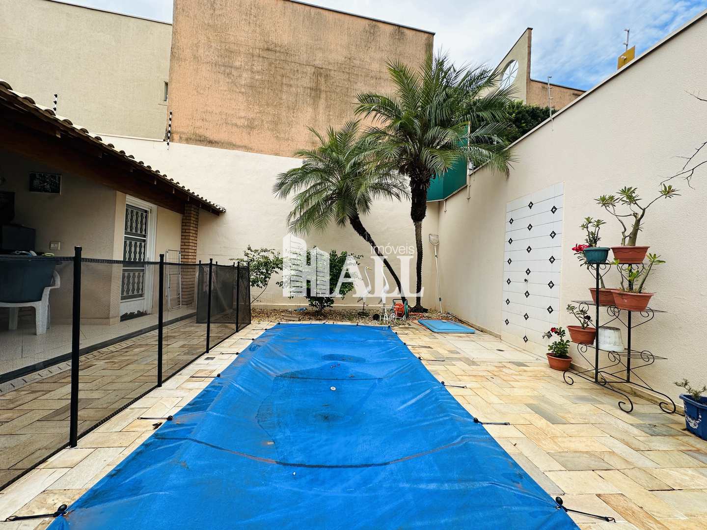 Casa à venda com 3 quartos, 240m² - Foto 1