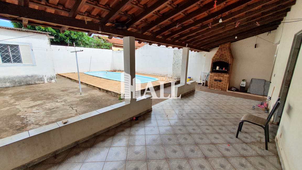 Casa à venda com 2 quartos, 100m² - Foto 1