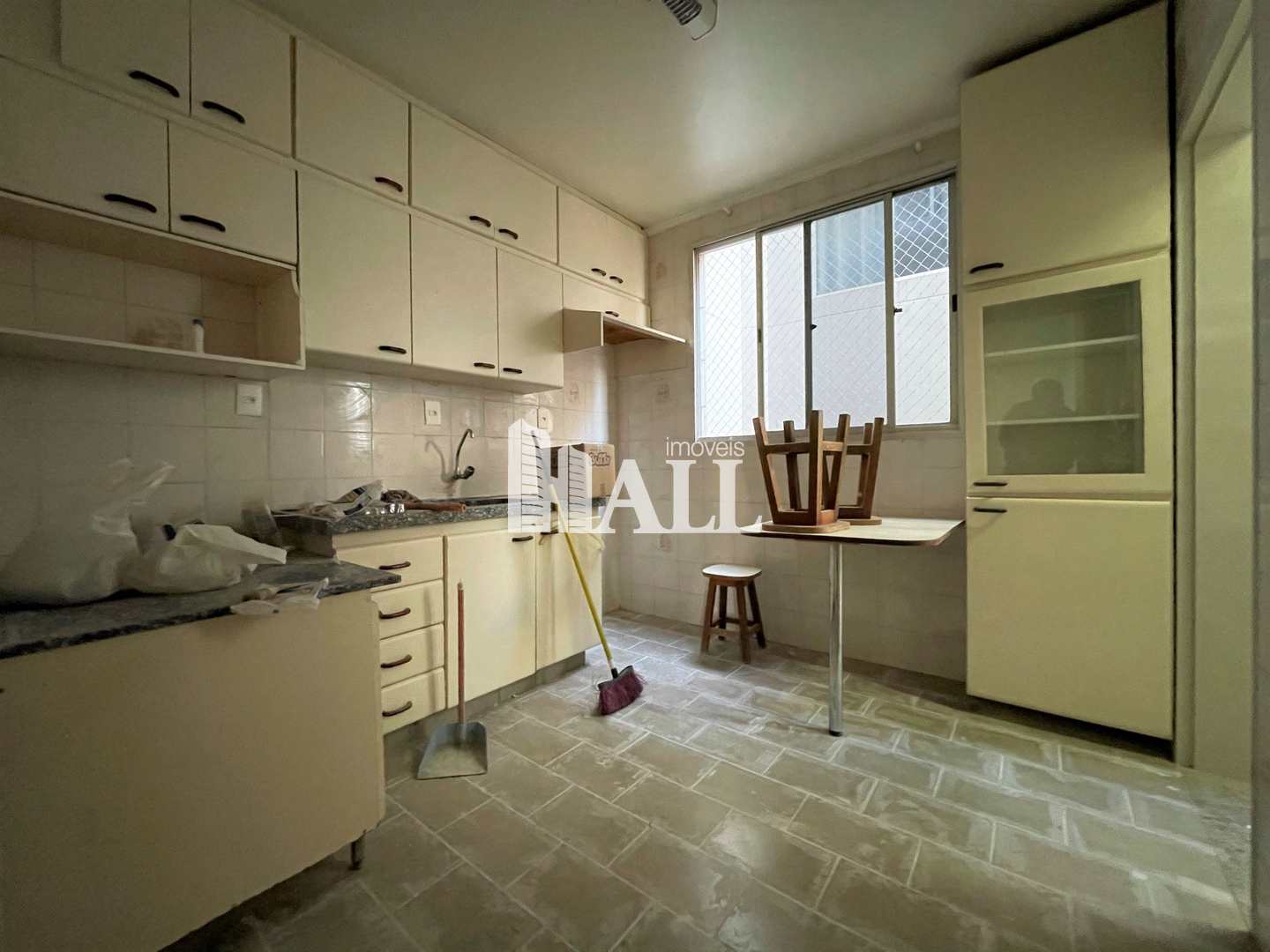 Apartamento à venda com 3 quartos, 81m² - Foto 2