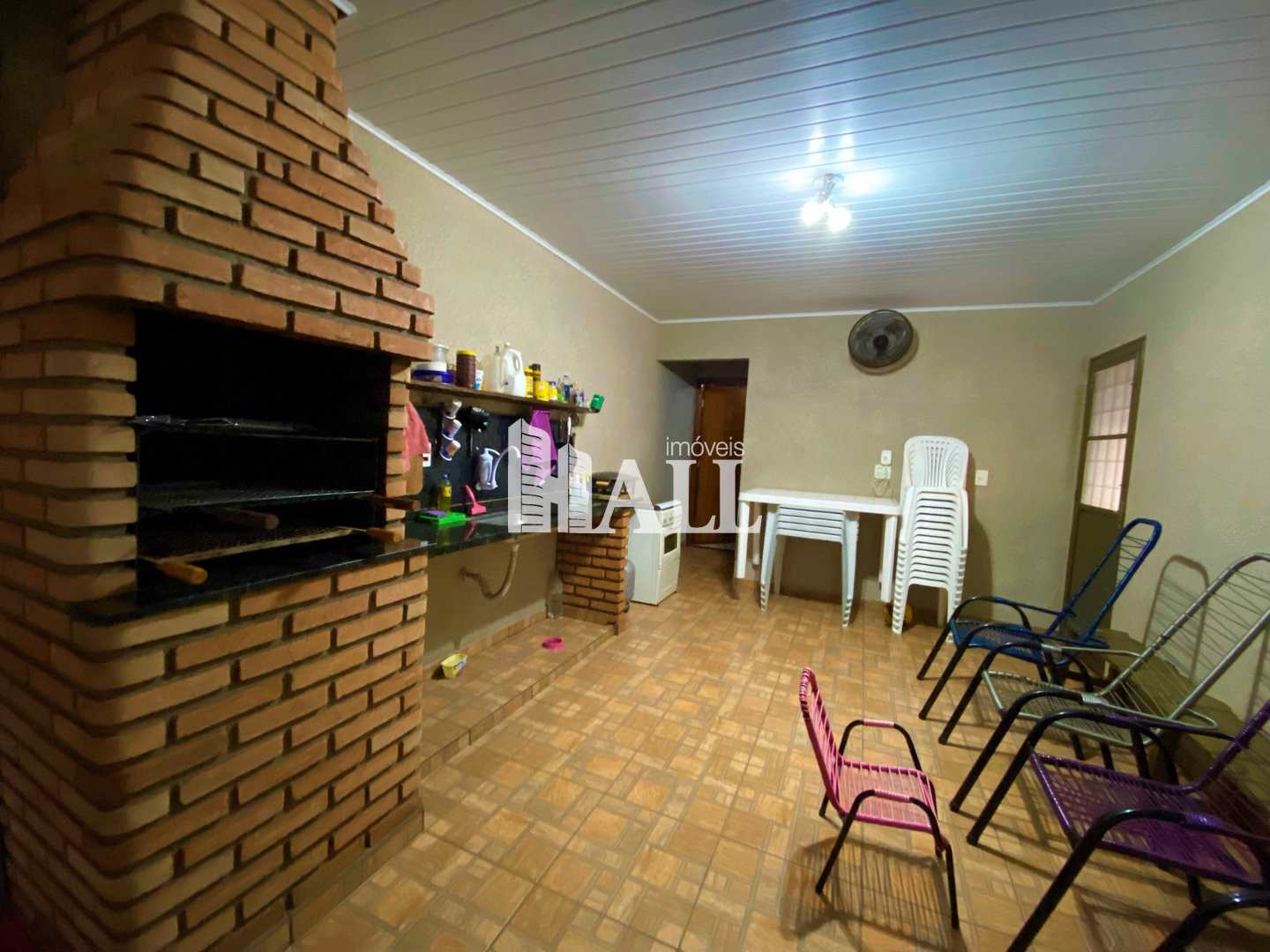 Casa à venda com 3 quartos, 210m² - Foto 1