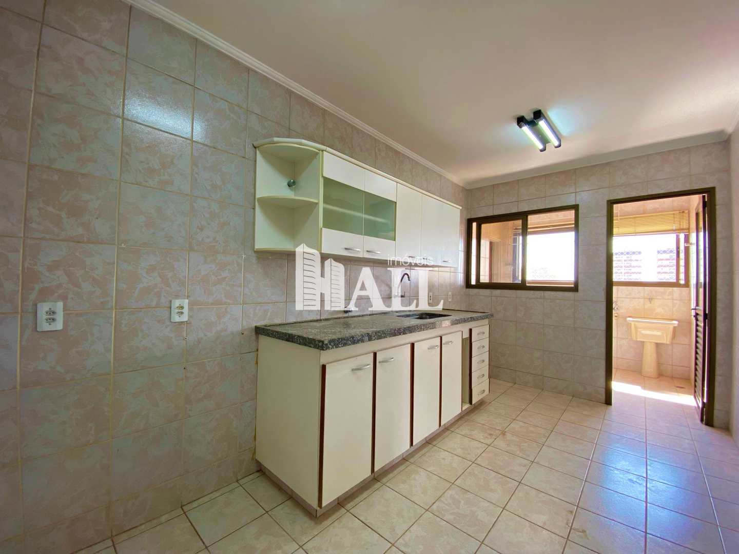 Apartamento à venda com 3 quartos, 94m² - Foto 2