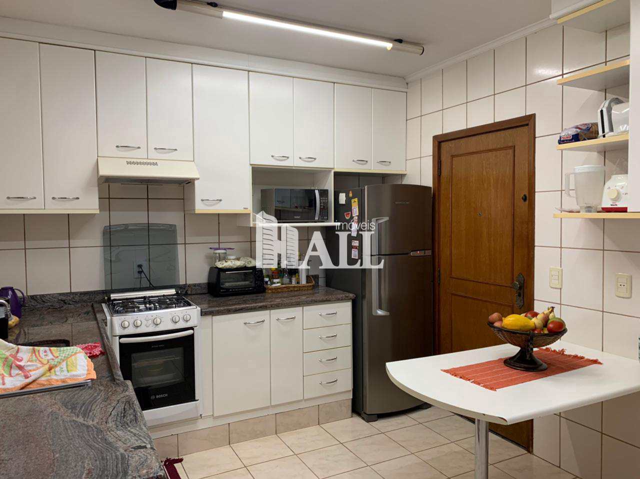 Apartamento à venda com 3 quartos, 150m² - Foto 4