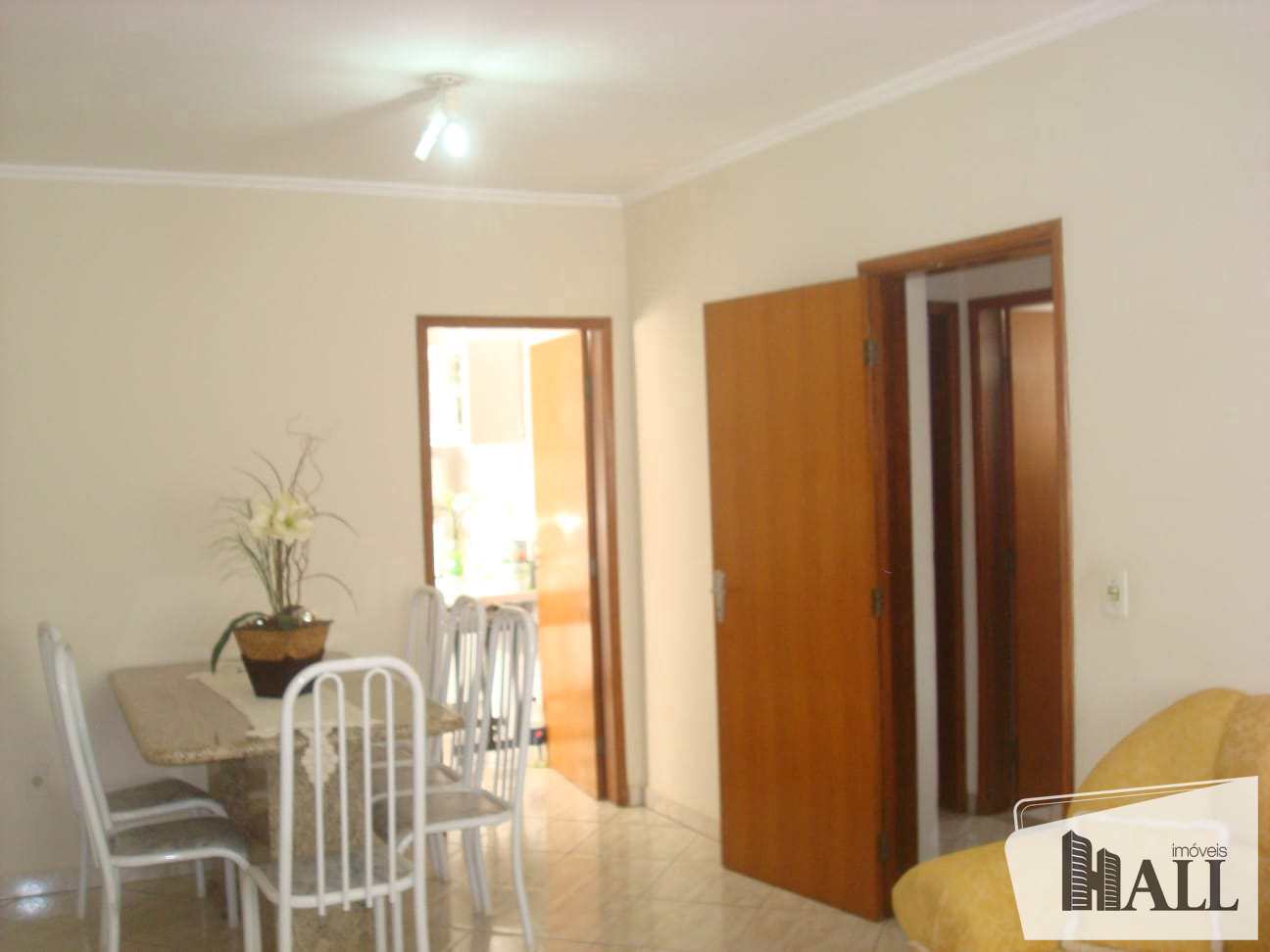 Apartamento à venda com 2 quartos, 64m² - Foto 2