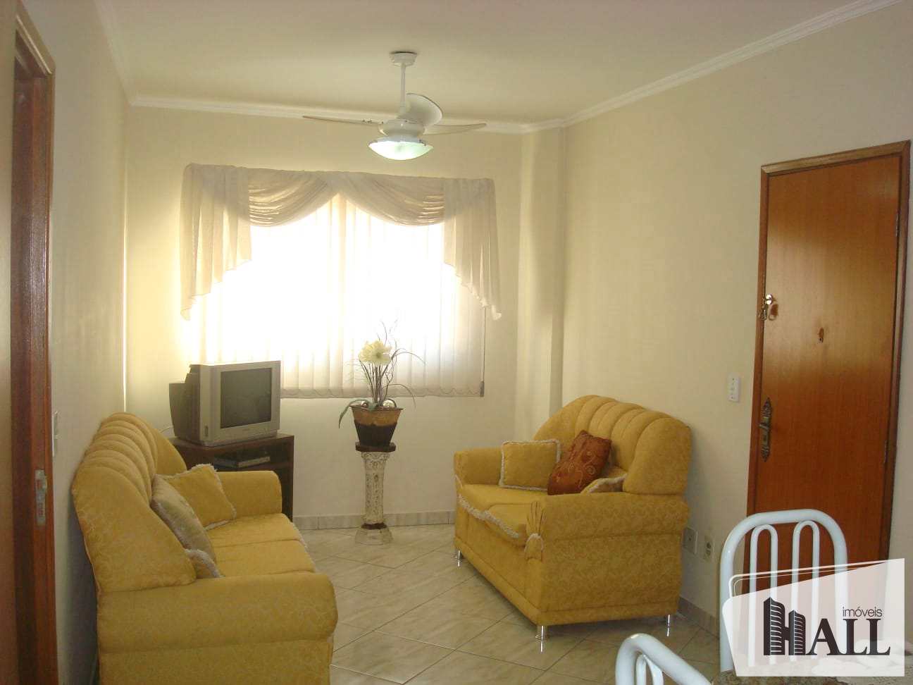 Apartamento à venda com 2 quartos, 64m² - Foto 1