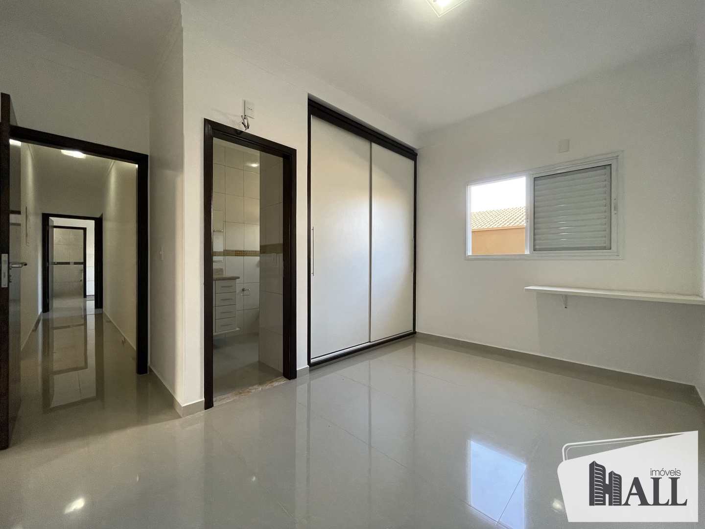 Casa de Condomínio à venda com 3 quartos, 240m² - Foto 2