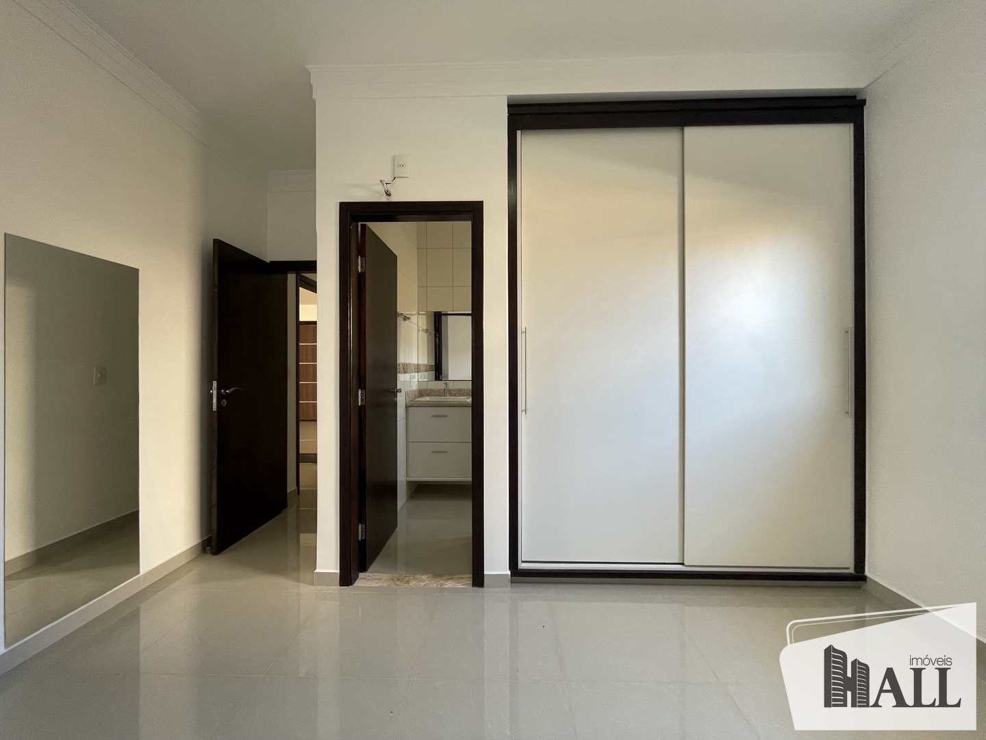 Casa de Condomínio à venda com 3 quartos, 240m² - Foto 3